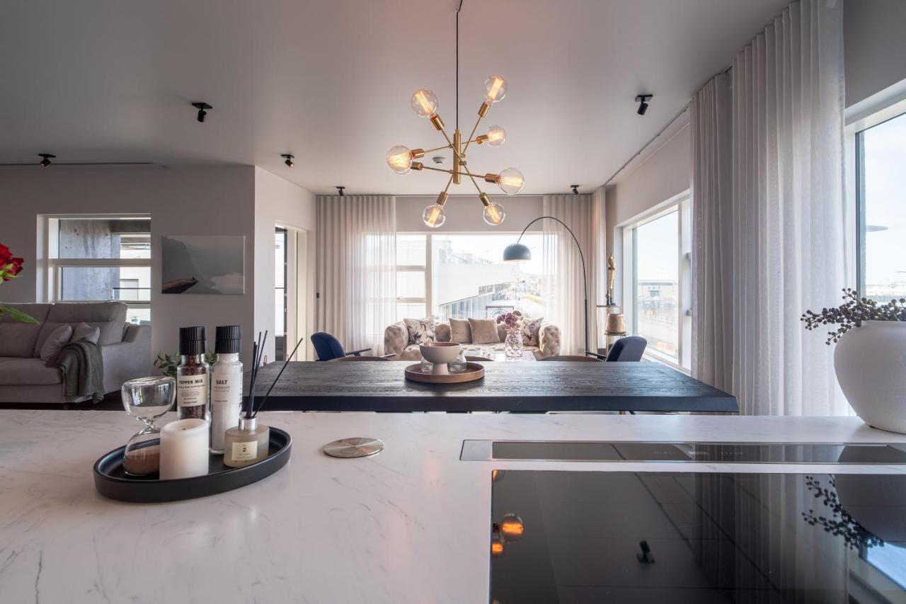 Ocean Breeze Luxury Apartment Reykjavik Bagian luar foto