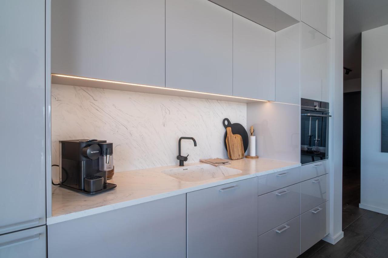 Ocean Breeze Luxury Apartment Reykjavik Bagian luar foto